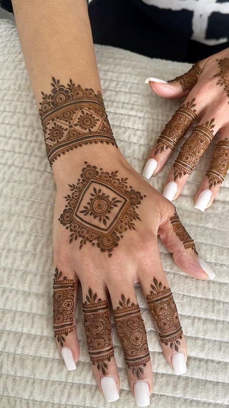Stylish Mehndi Designs Ideas