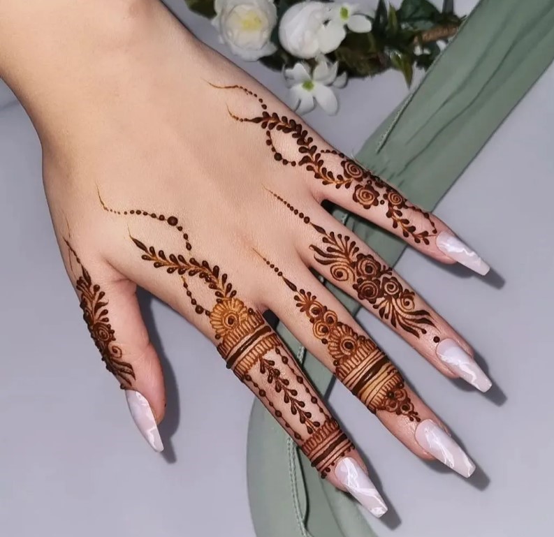 Elegant Festive Mehndi Designs 2025