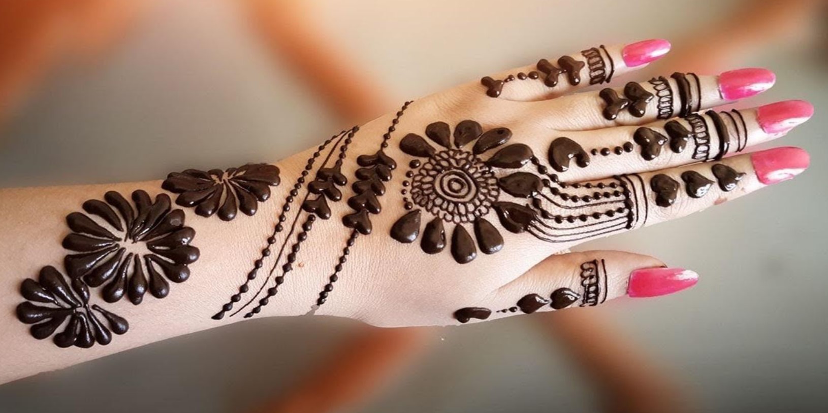 Stylish Bridal Mehndi Design