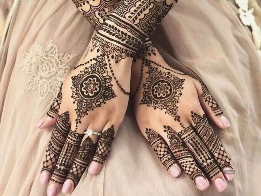 Stylish Bridal Mehndi Design