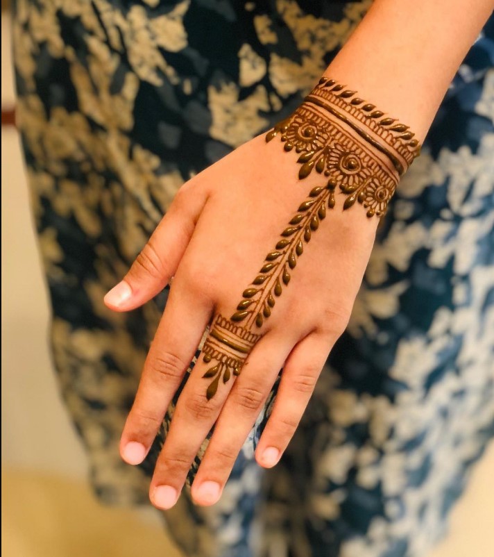 Simple Mehndi Design Back Hand
