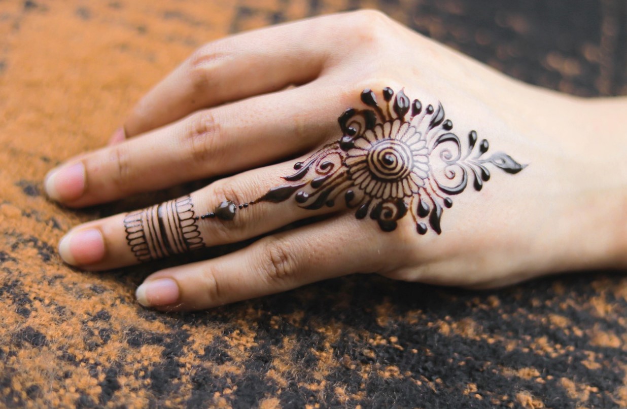 Simple Mehndi Design Back Hand