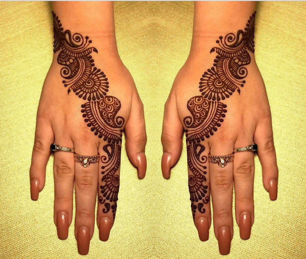 Stylish Bridal Mehndi Design