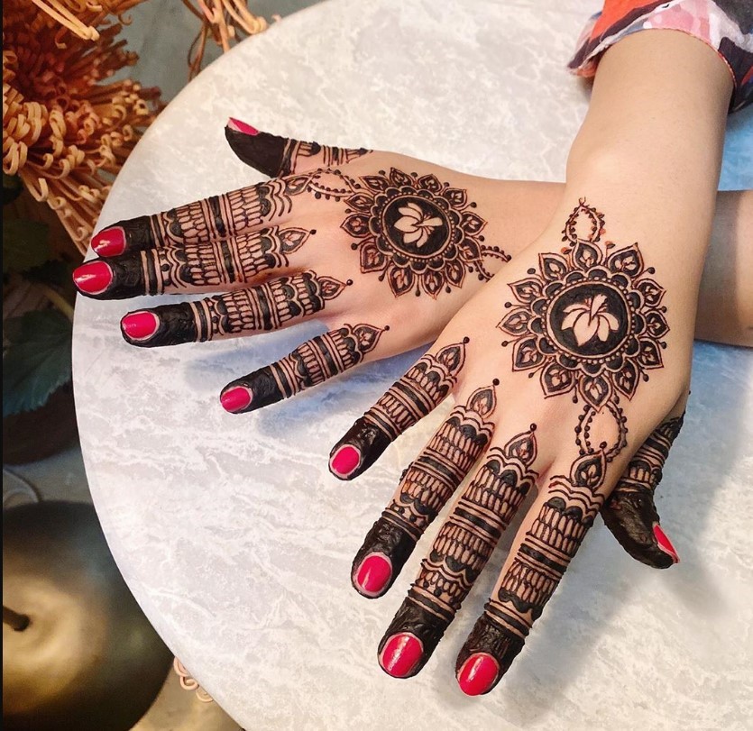 Stylish Bridal Mehndi Design