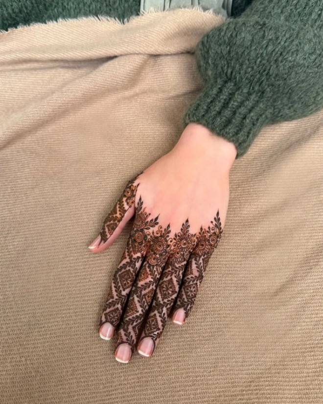 Simple Mehndi Design Back Hand