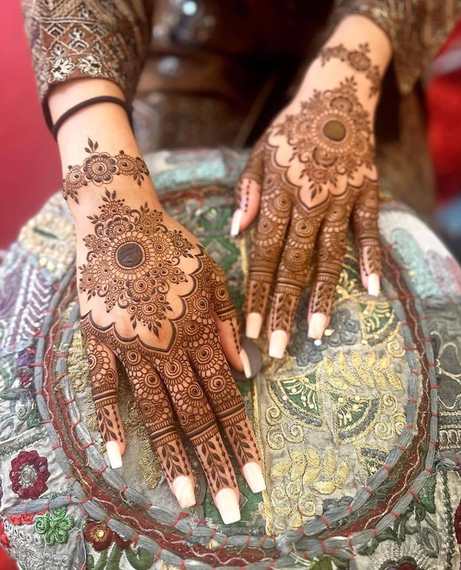Stylish Bridal Mehndi Design