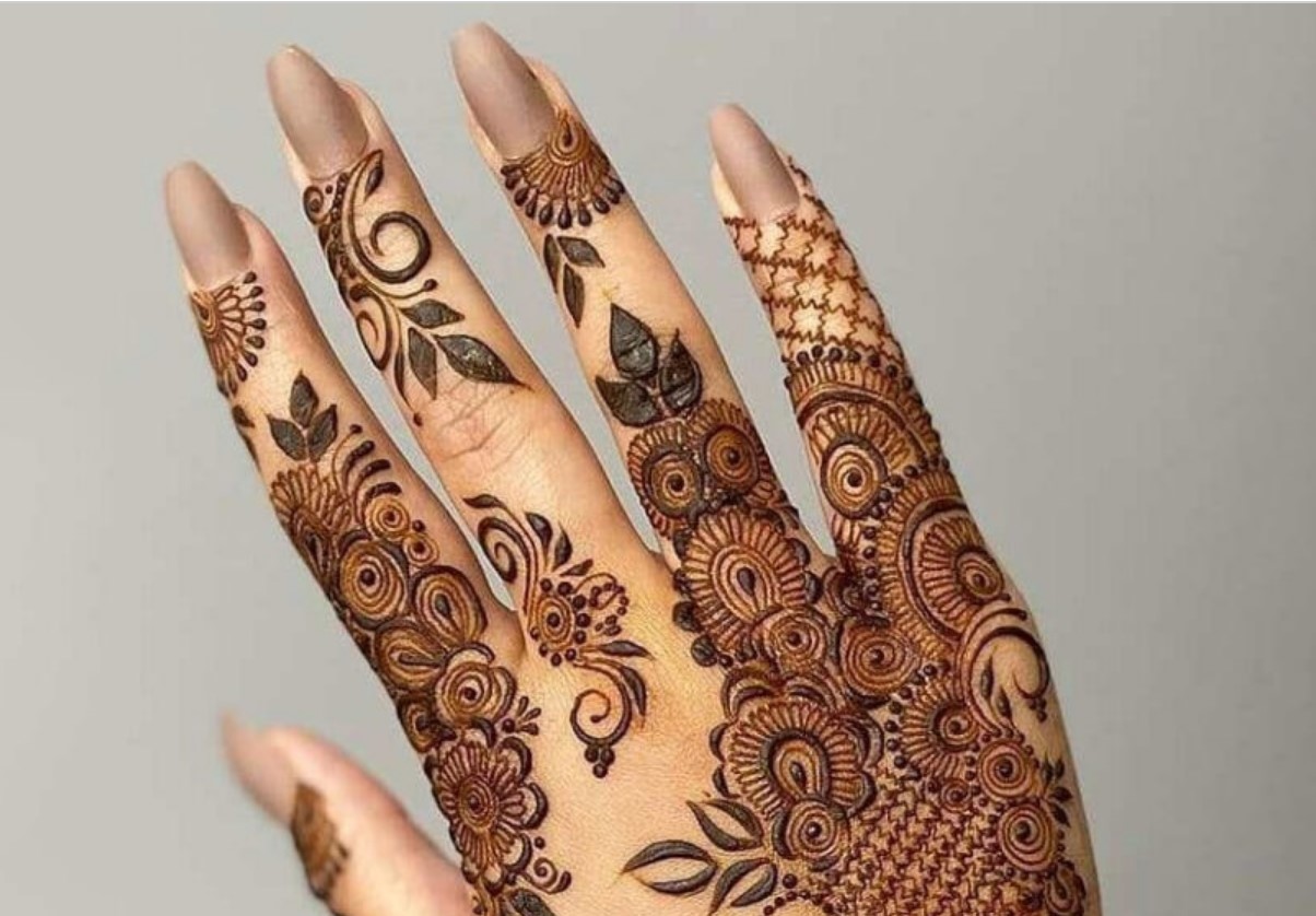 Artistic Mehndi Designs 2025