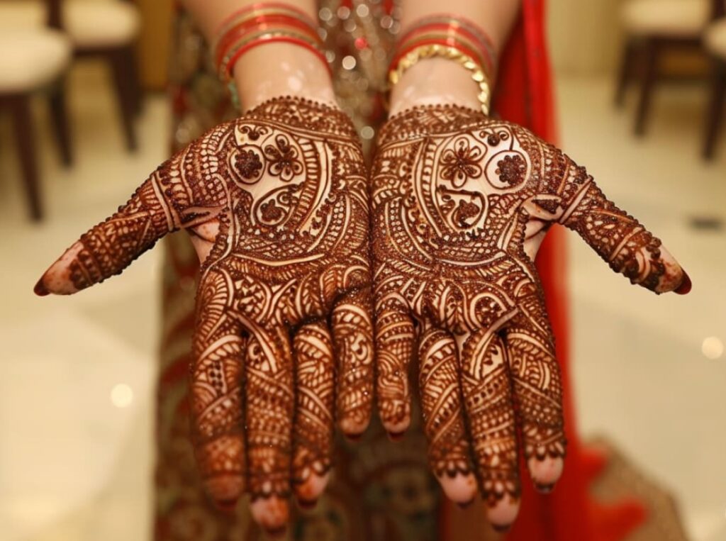 55-Gorgeous-Front-Hand-Mehndi-Designs