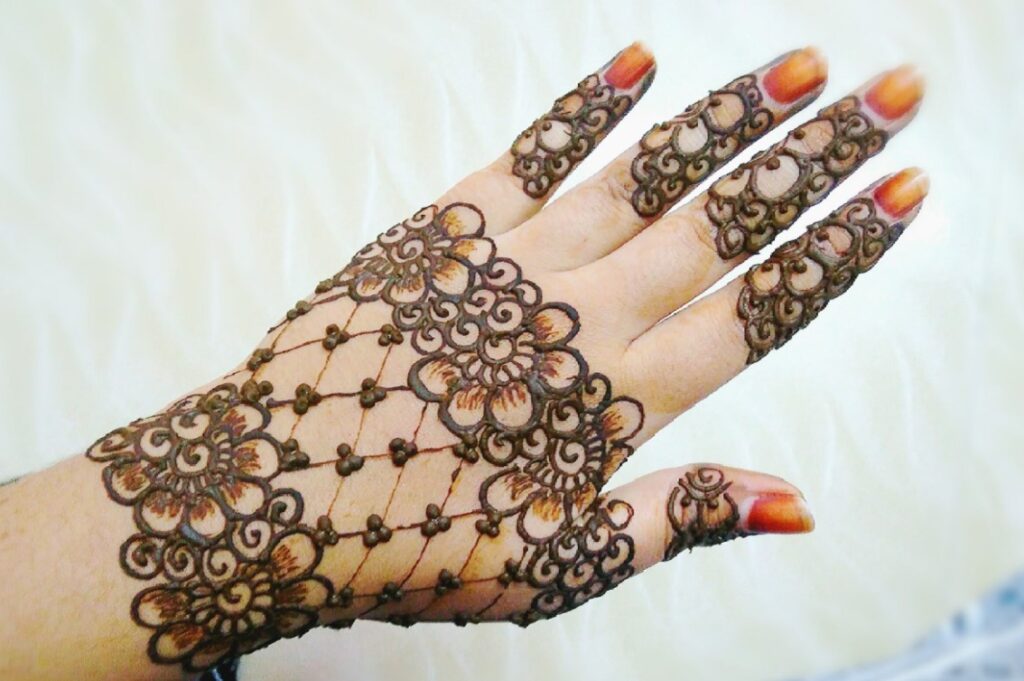 Mehndi-Designs-for-Hands-Simple-and-Beautiful-Ideas-for-girls