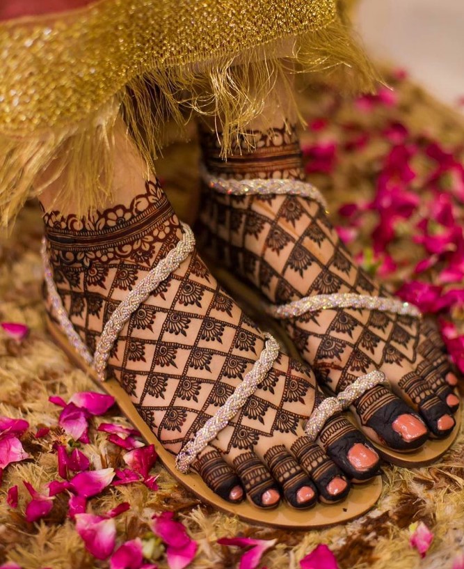 Simple-and-Beautiful-Bridal-Mehndi-Designs