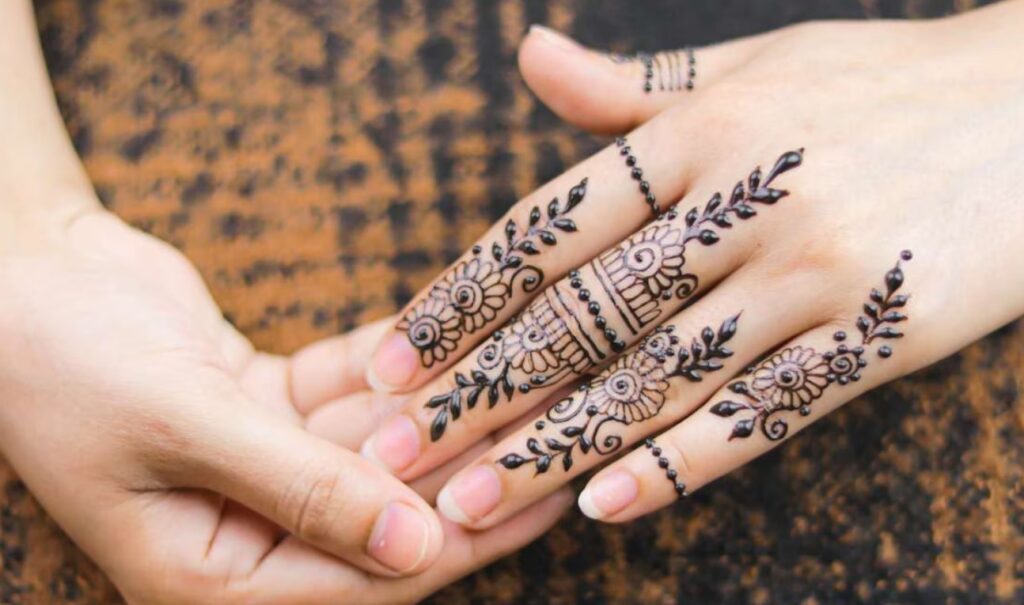 Mehndi-Designs-for-Hands-Simple-and-Beautiful-Ideas-for-girls.