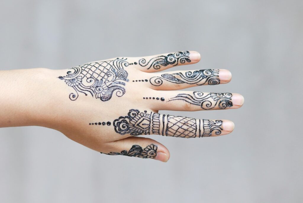 55-Gorgeous-Front-Hand-Mehndi-Designs