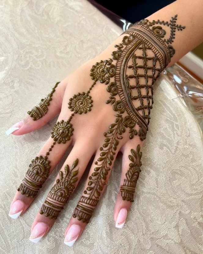 55-Gorgeous-Front-Hand-Mehndi-Designs