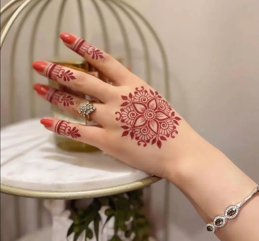 Henna-New-Mehndi-Design-2025