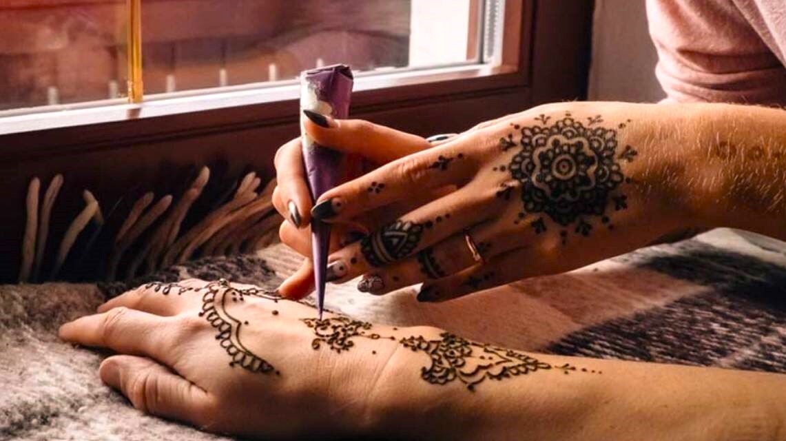 Modern-Mehndi-Design-for-Hand-2025-Creative-Stunning-Ideas