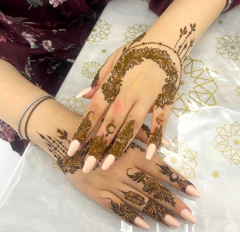 Top-10-Full-Hand-Mehndi-Designs-for-Brides