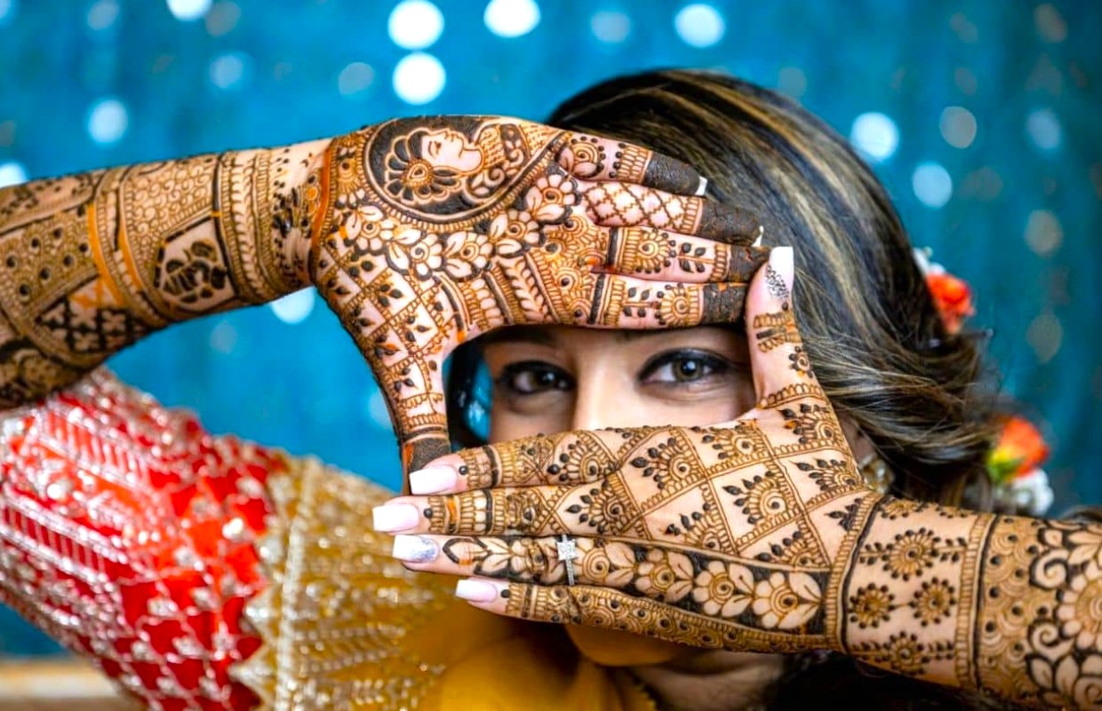 Top-10-Full-Hand-Mehndi-Designs-for-Brides