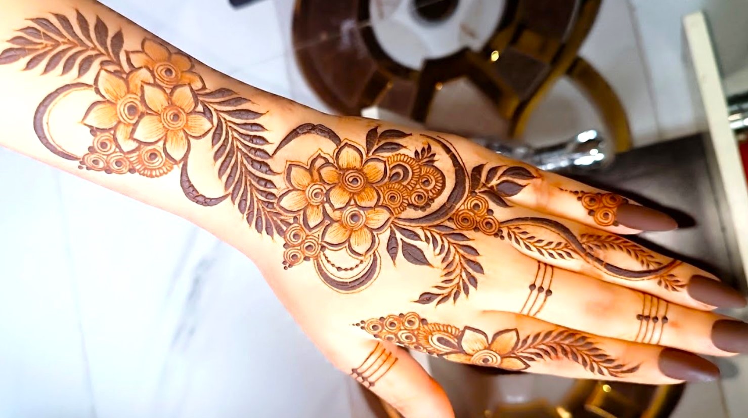 Mehndi-Designs-for-Hands-2025
