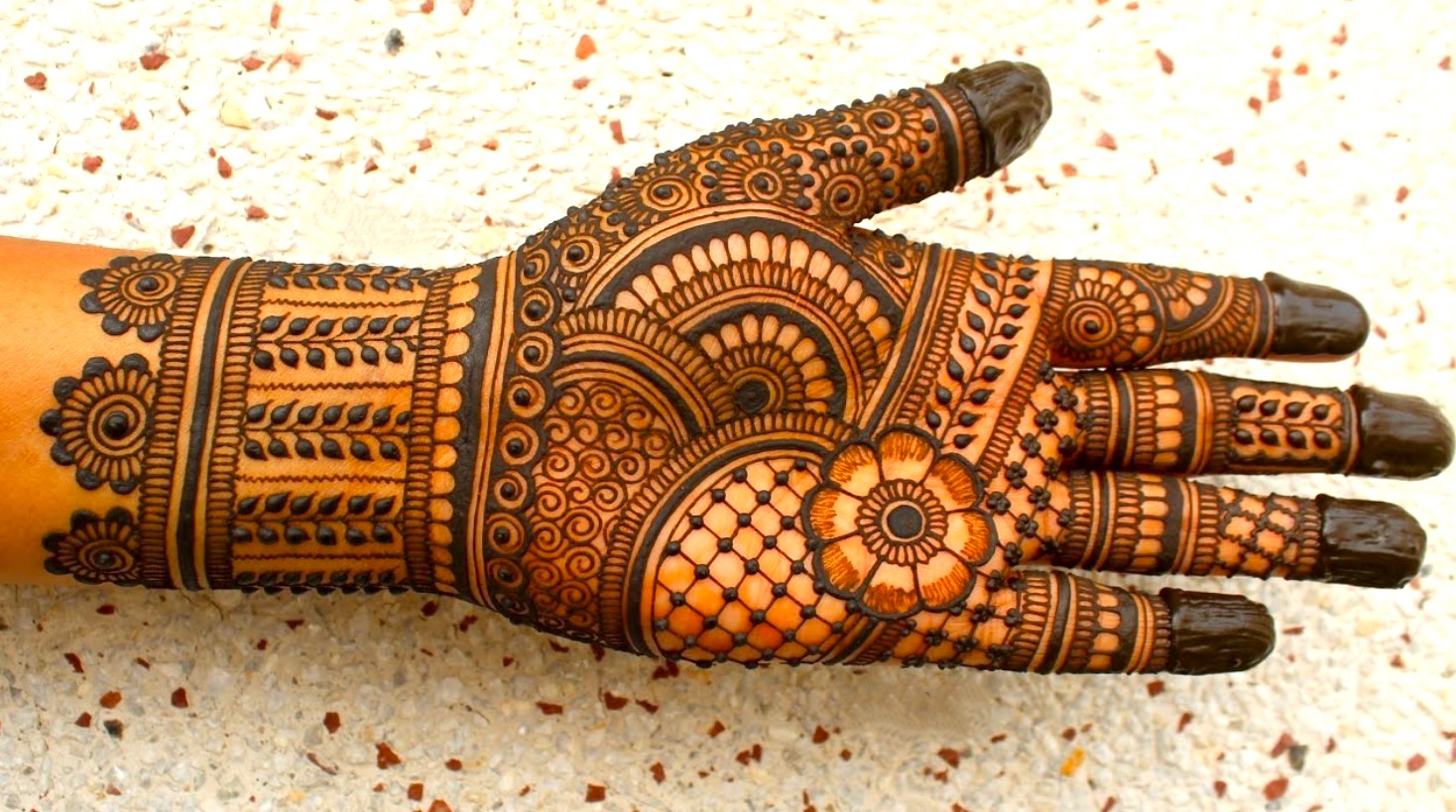 Mehndi-Designs-for-Hands-2025