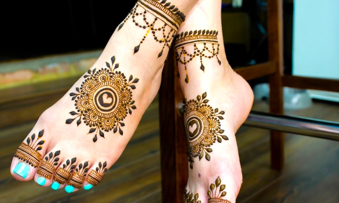 Top-10-Feet-Mehndi-Designs.