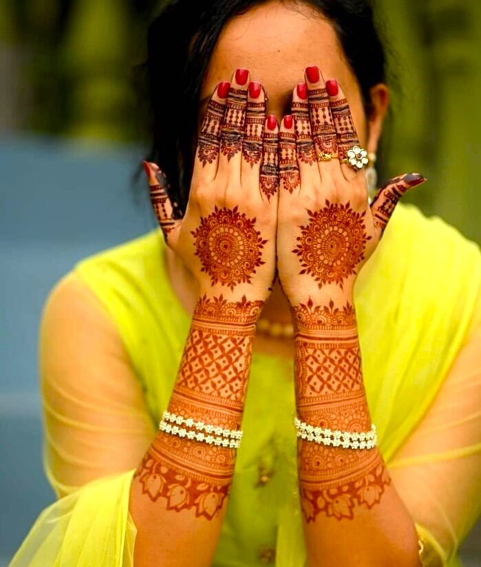 Modern-Mehndi-Design-for-Hand-2025-Creative-Stunning-Ideas