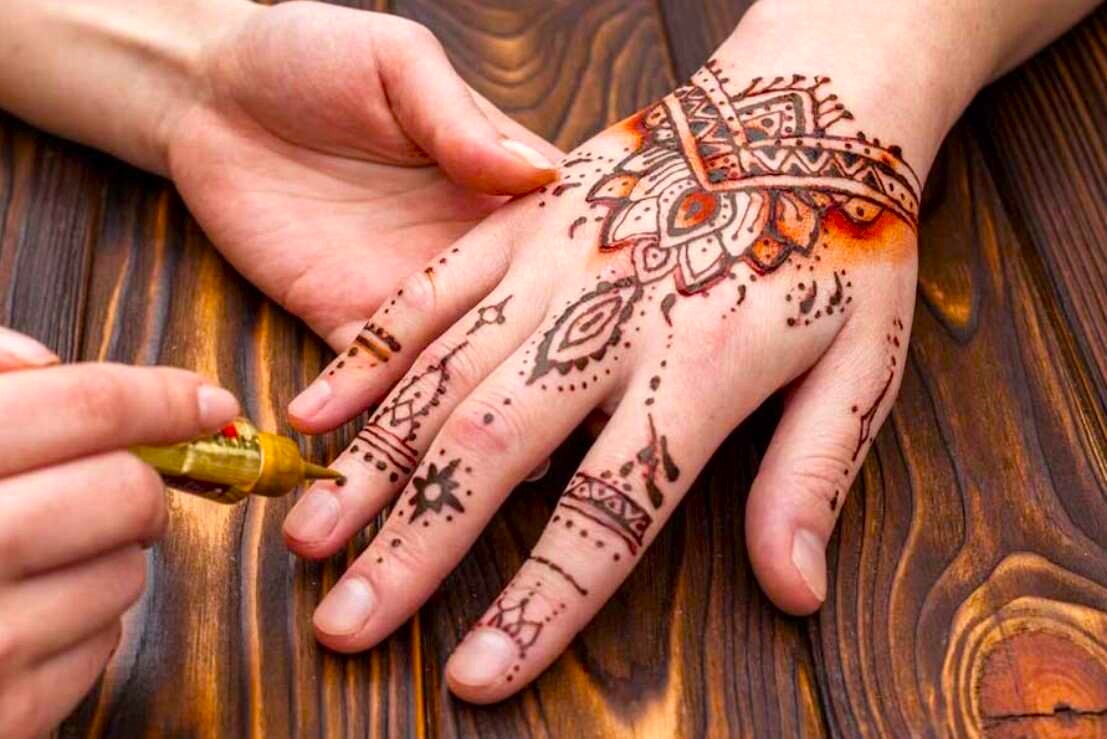 Modern-Mehndi-Design-for-Hand-2025-Creative-Stunning-Ideas