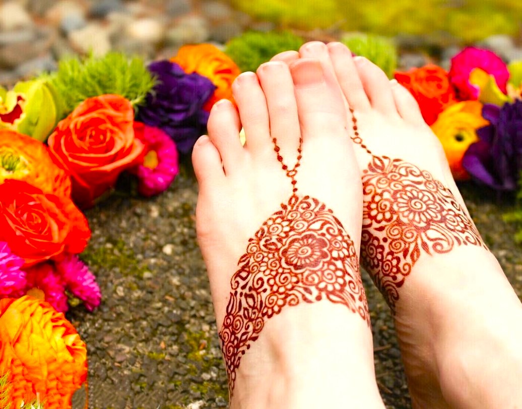 Top-10-Feet-Mehndi-Designs.