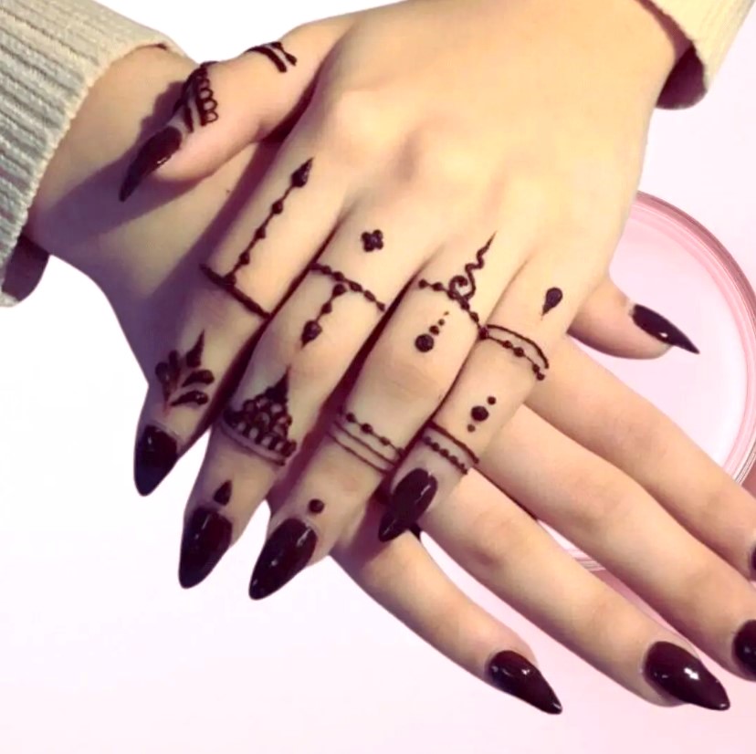 Top-10-Mehndi-Design-for-Hands
