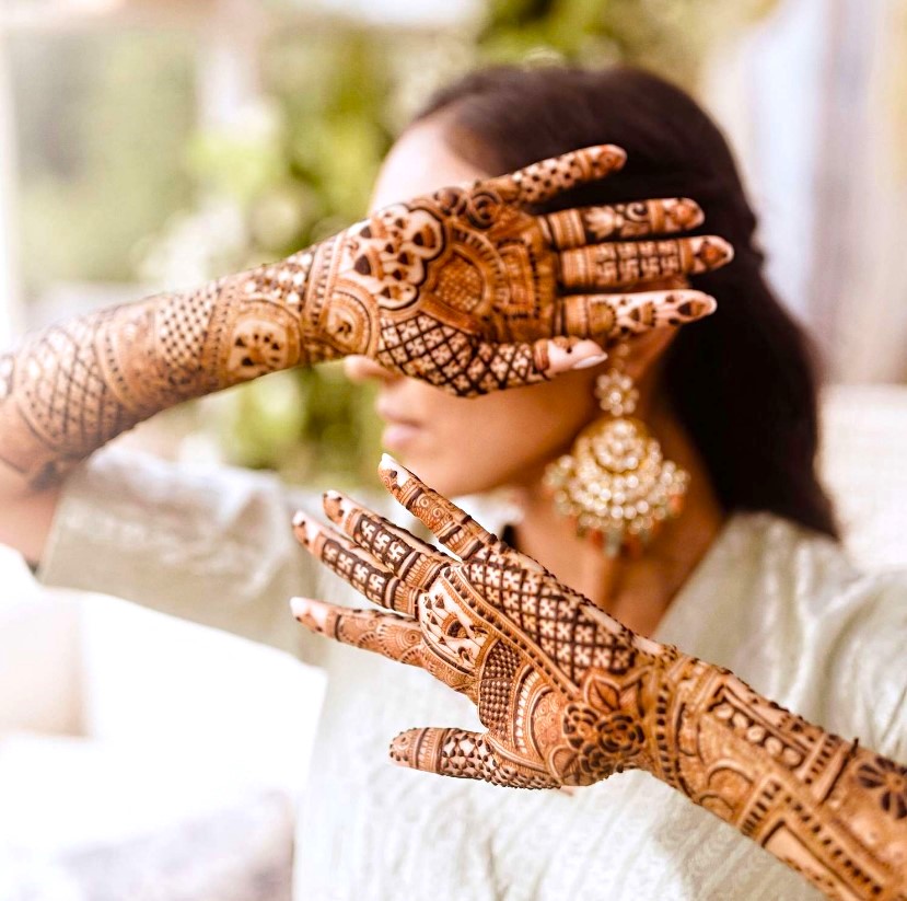 Top-10-Full-Hand-Mehndi-Designs-for-Brides