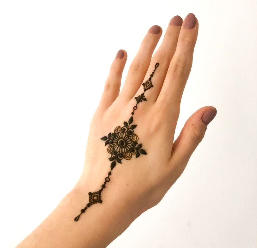 Simple-Easy-Mehndi-Designs-for-Hands