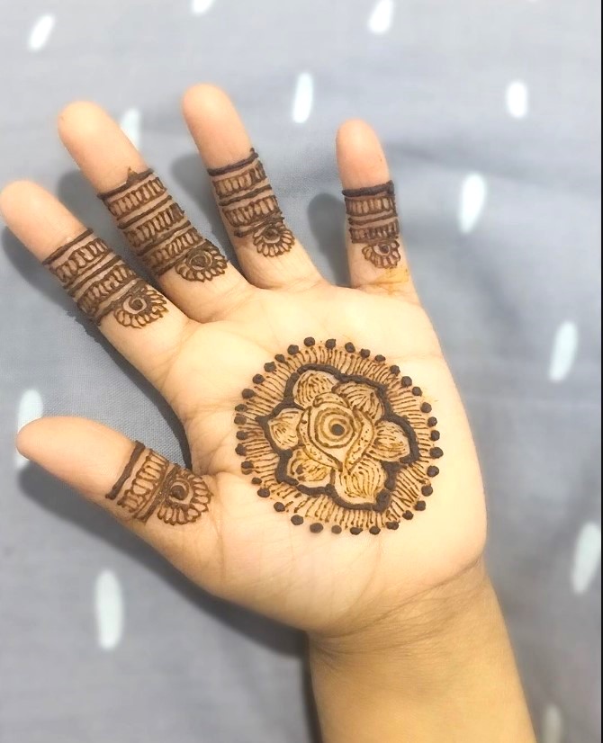 Top-10-Cute-and-Simple-Mehndi-Designs-for-Kids