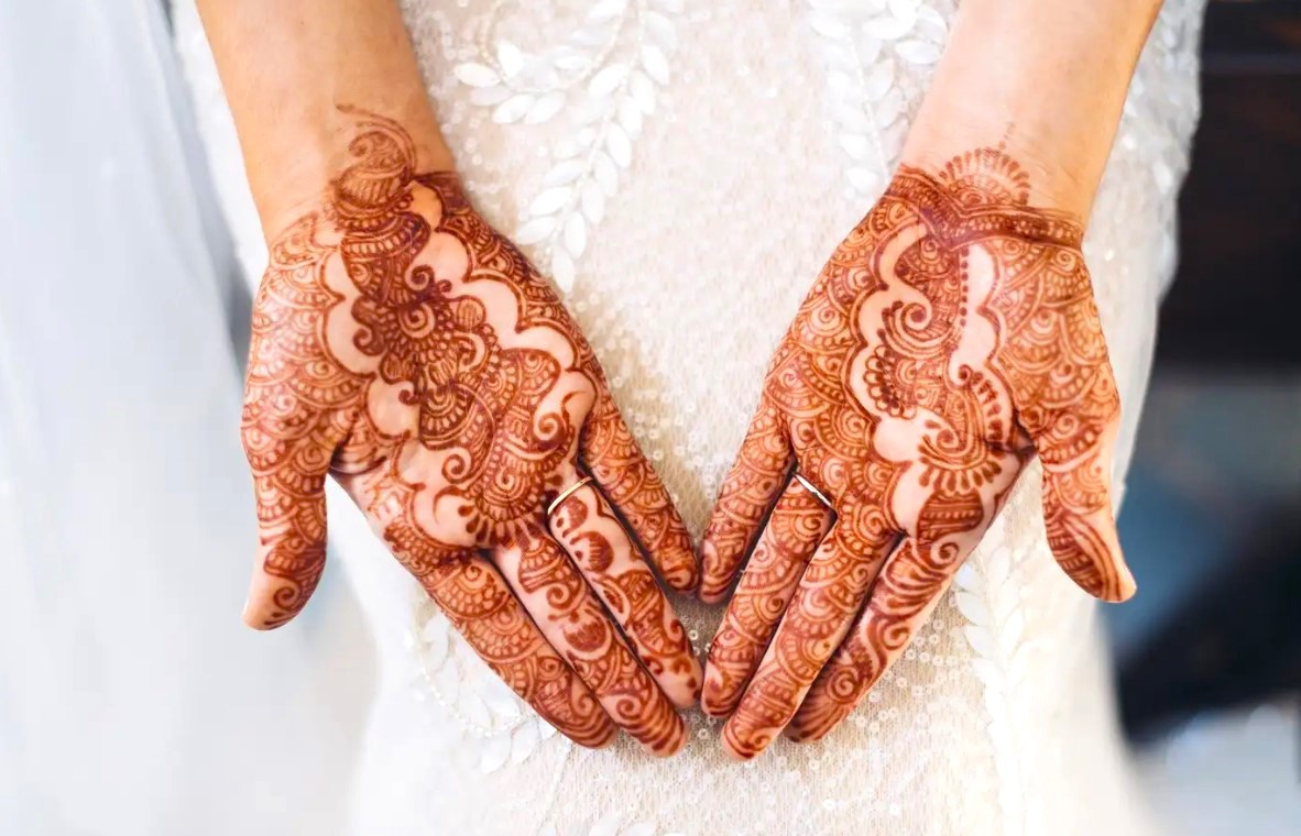 Top-10-Full-Hand-Mehndi-Designs-for-Brides