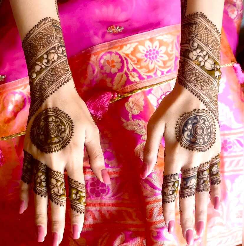 Royal-Back-Hand-Mehndi-Designs-2025-Latest-Indian-Simple-Stylish-Ideas