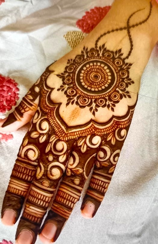 Henna-New-Mehndi-Design-2025