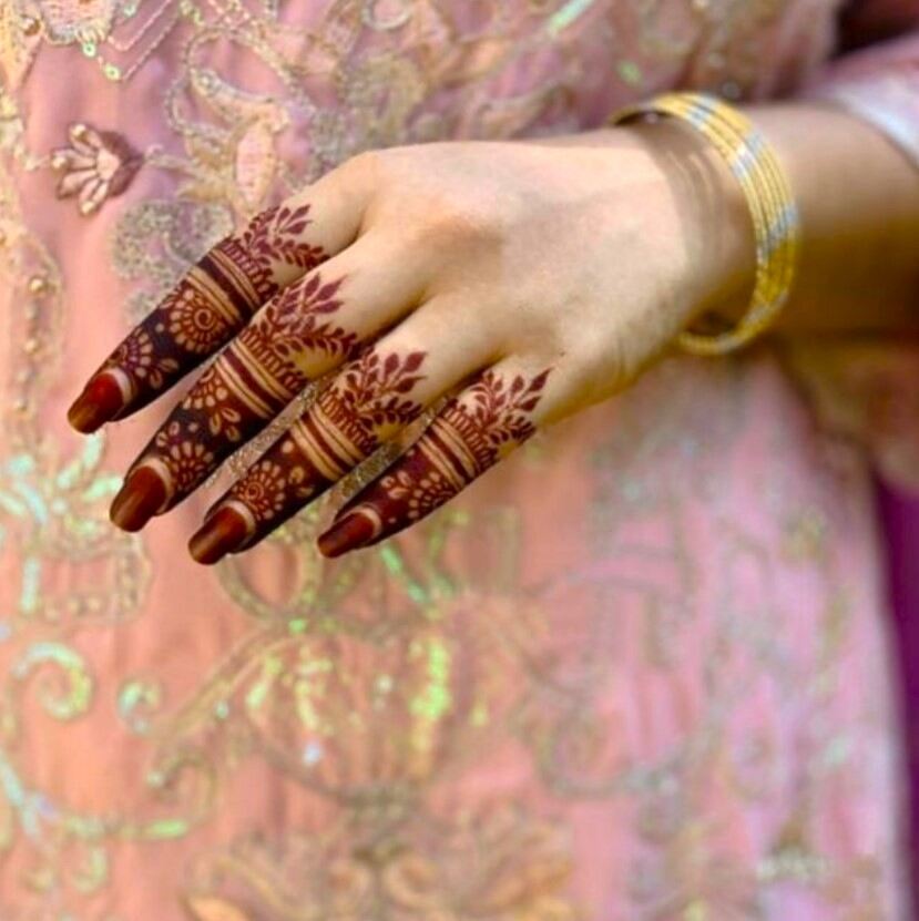 Royal-Back-Hand-Mehndi-Designs-2025-Latest-Indian-Simple-Stylish-Ideas