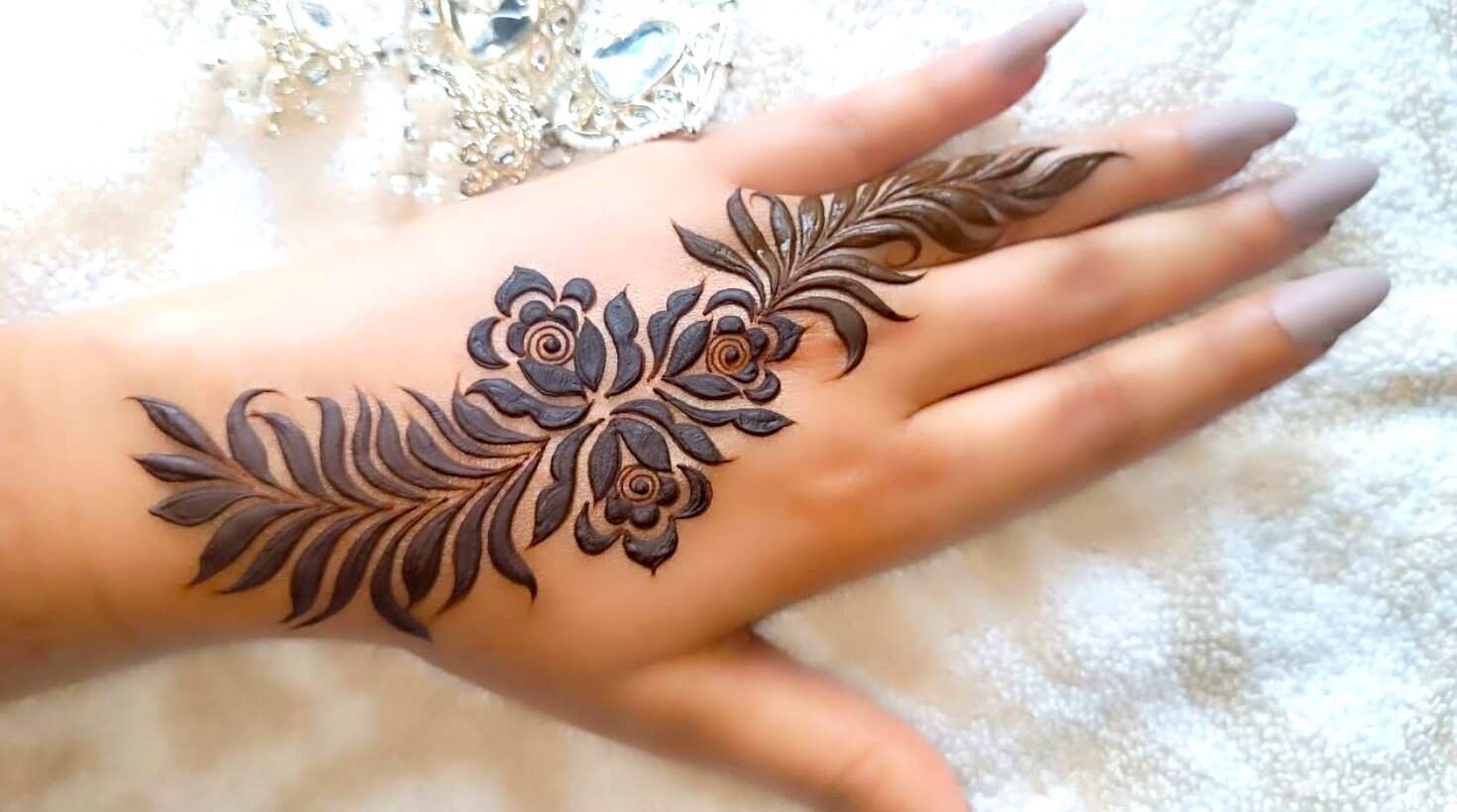 10+Simple-Mehndi-Designs-Easy-Elegant-Ideas-for-Beginners.