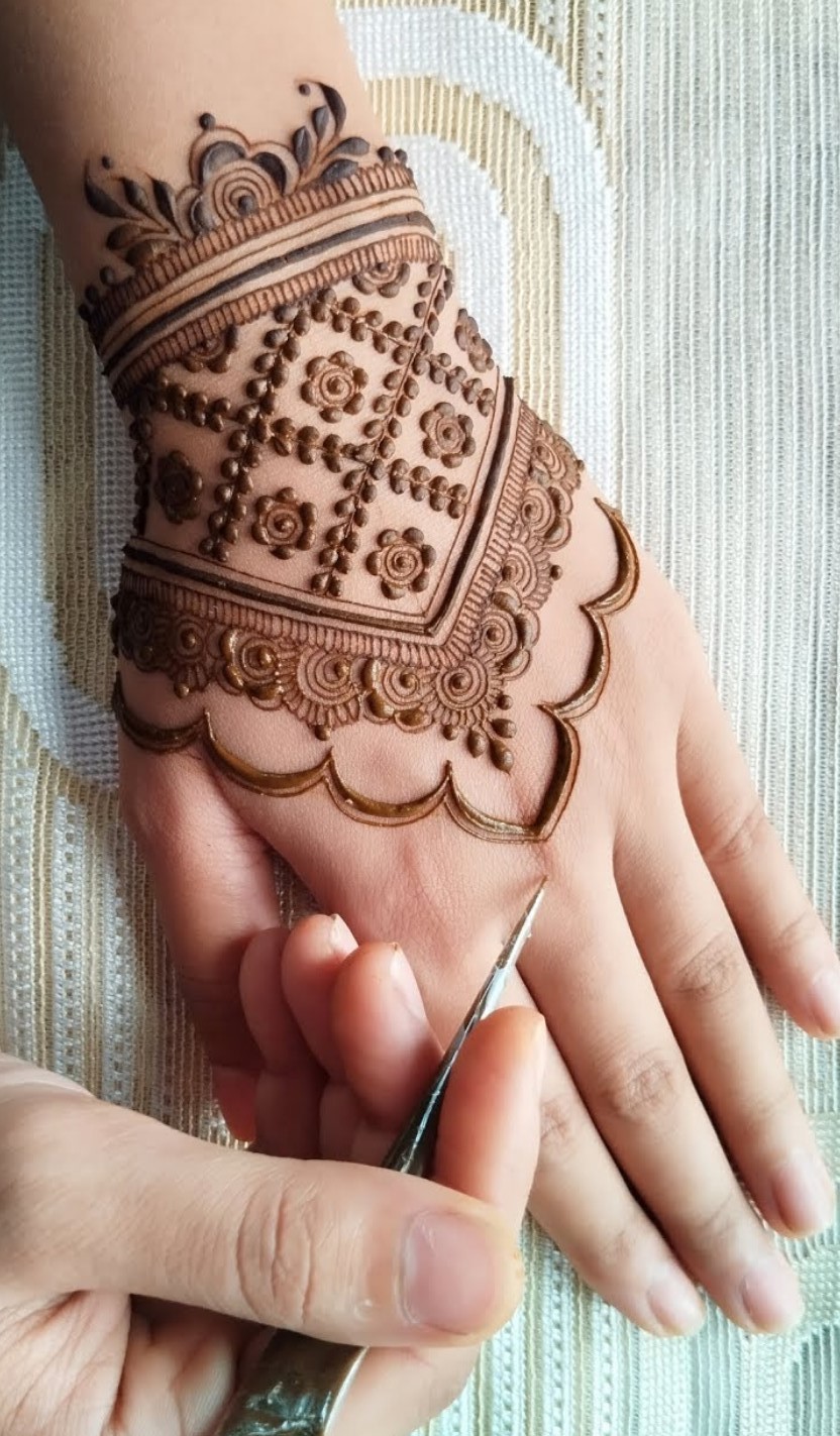 mehndi-dress-design-and-mehndi-design