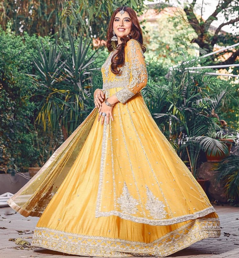 mehndi-dress-design-and-mehndi-design