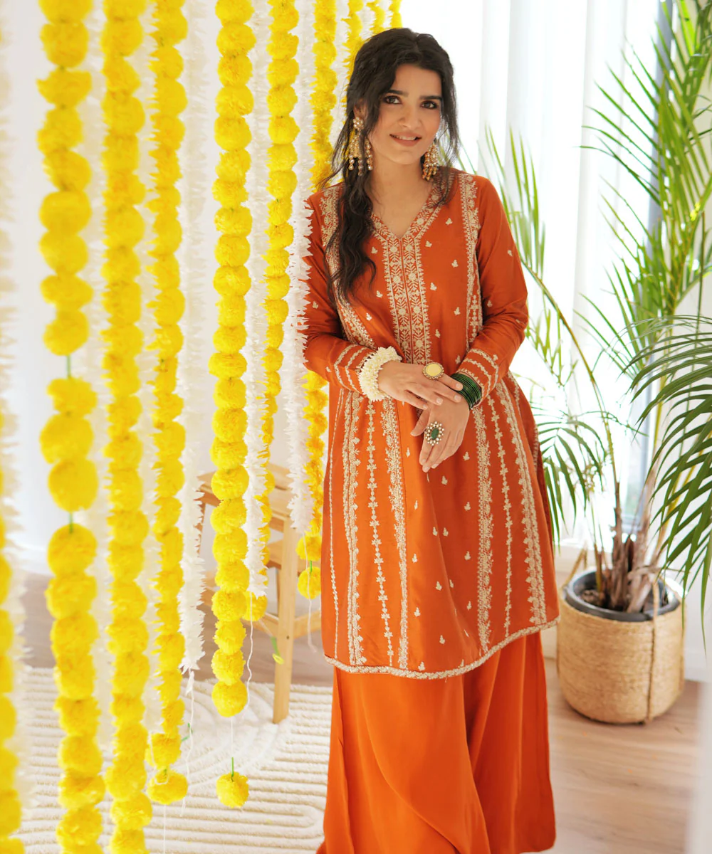 mehndi-dress-design-and-mehndi-design