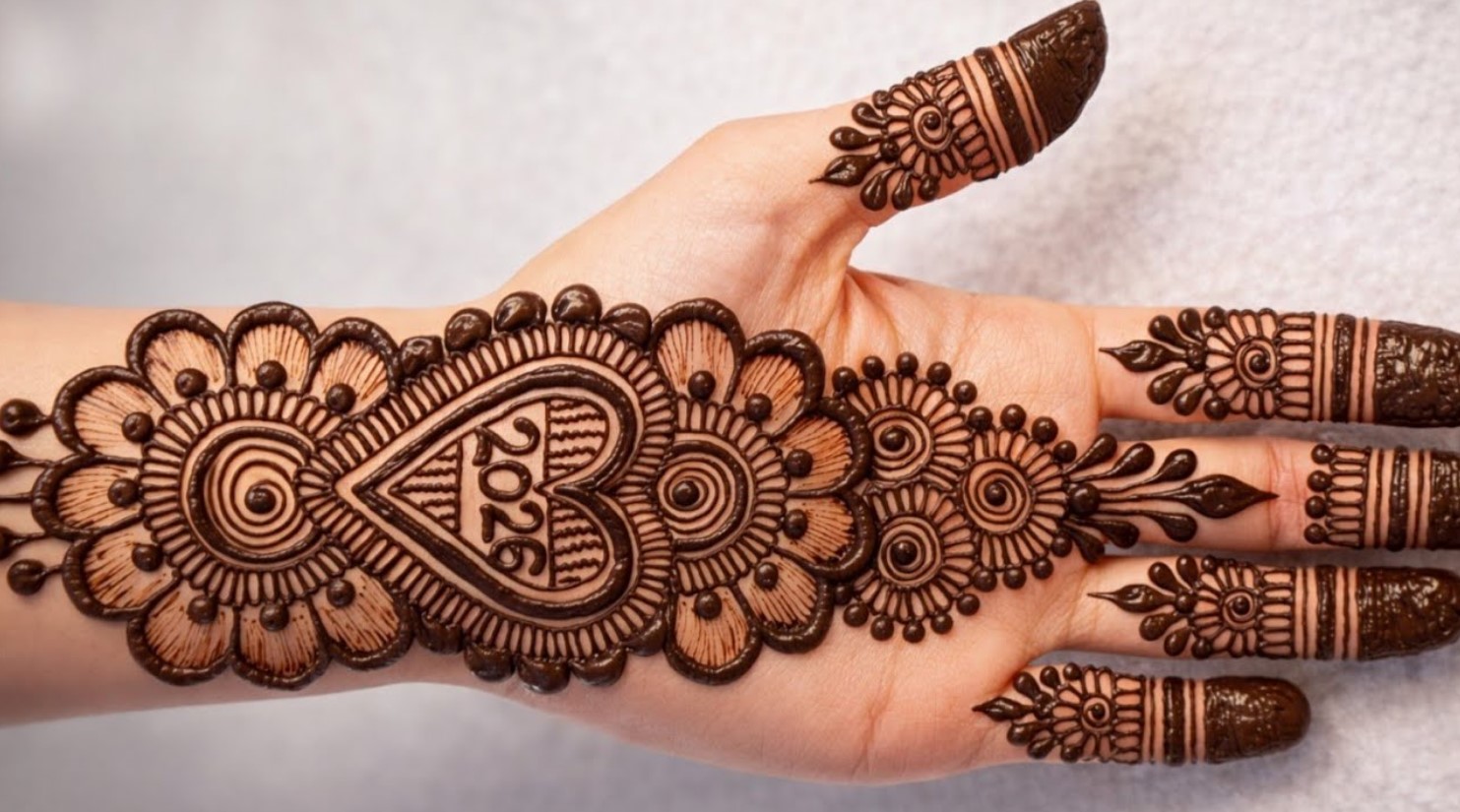Hands-Mehndi-Designs-2026