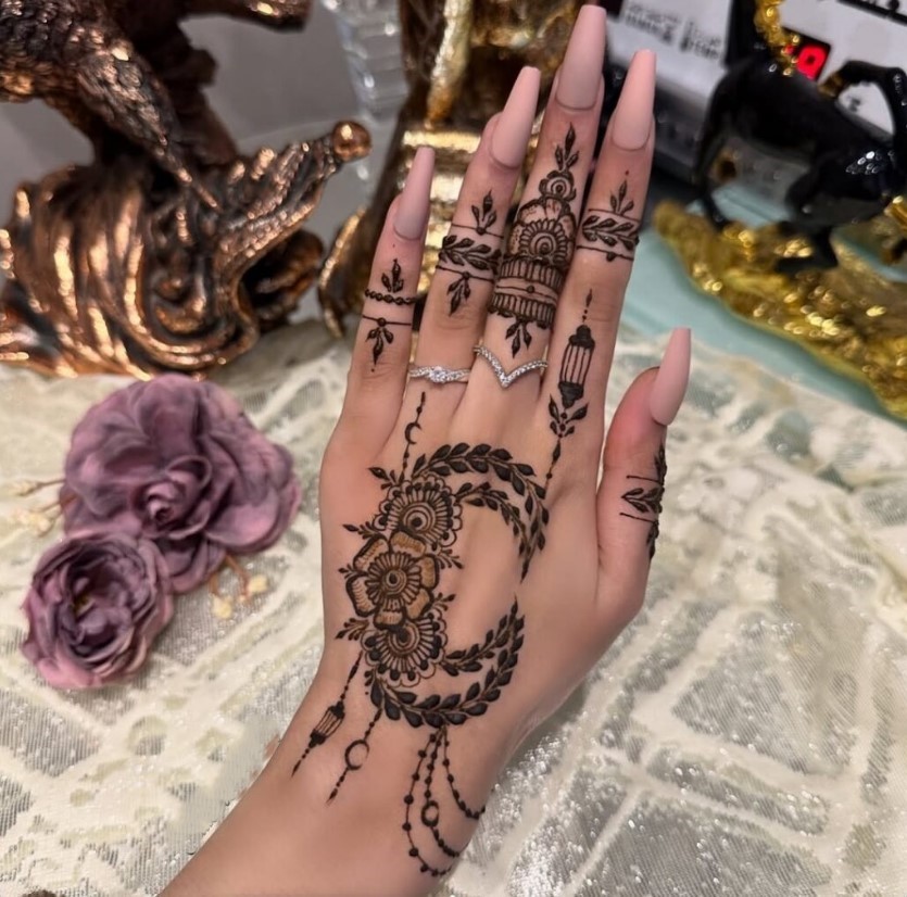 Latest-Simple-Mehndi-Designs-2026-Minimal-Stylish-Stunning-Patterns