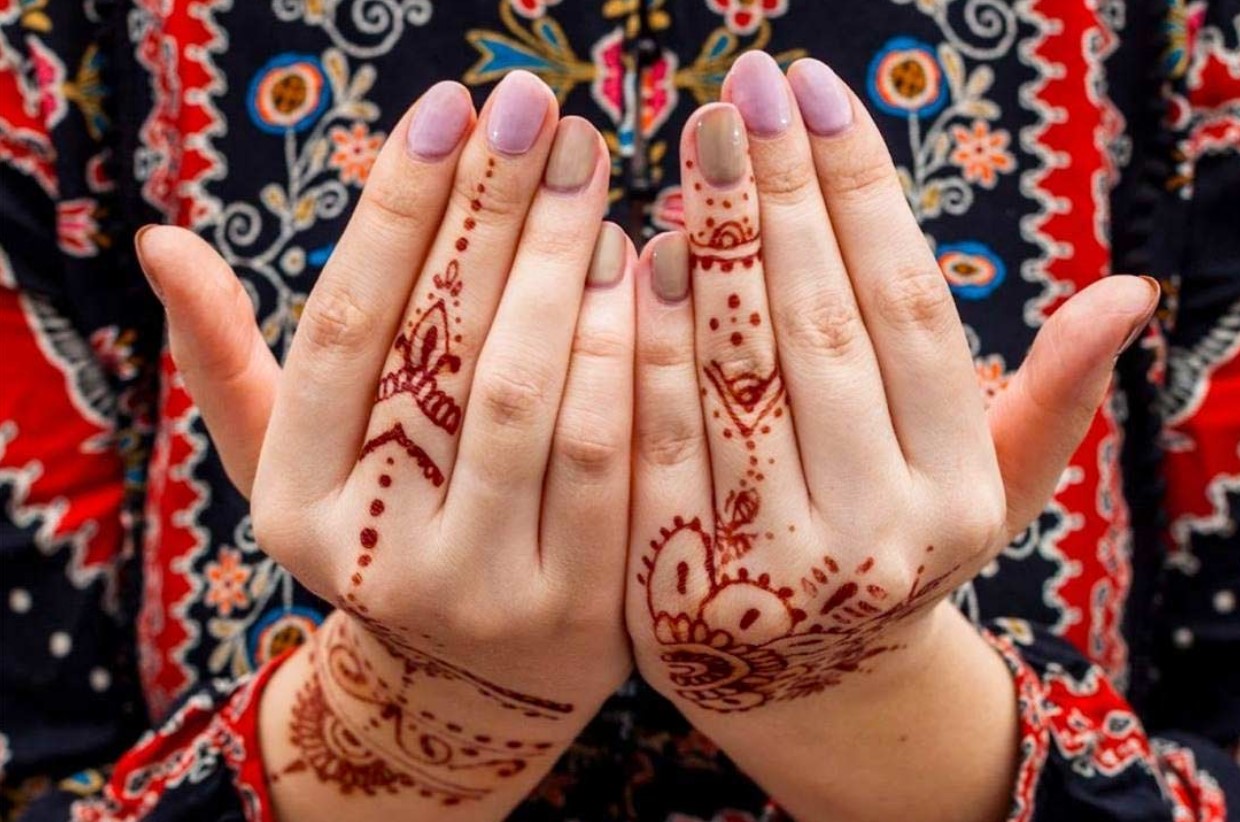 Latest-Simple-Mehndi-Designs-2026-Minimal-Stylish-Stunning-Patterns